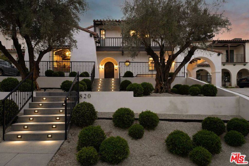 Los Angeles, CA 90024,820 Glenmont AVE