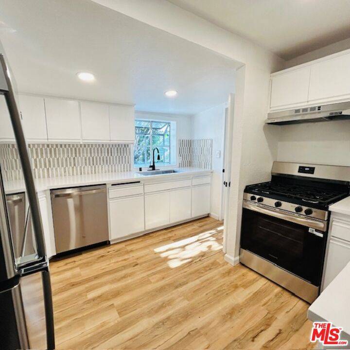 Los Angeles, CA 90039,2755 1/2 Angus ST