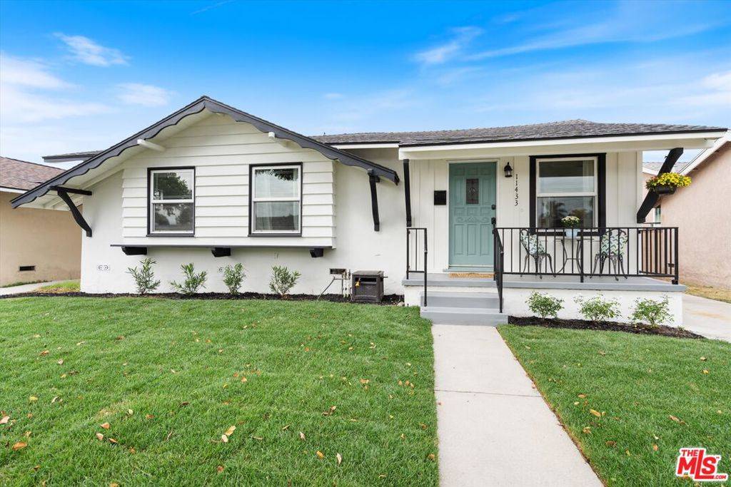 Lakewood, CA 90715,11433 214th ST