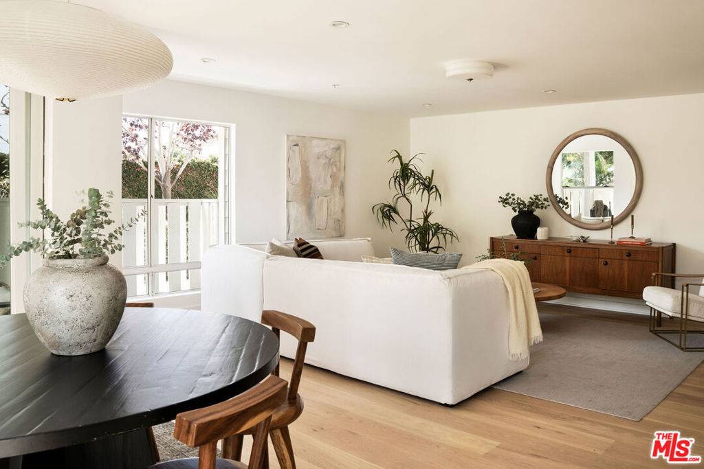 Santa Monica, CA 90405,2222 5th ST #102