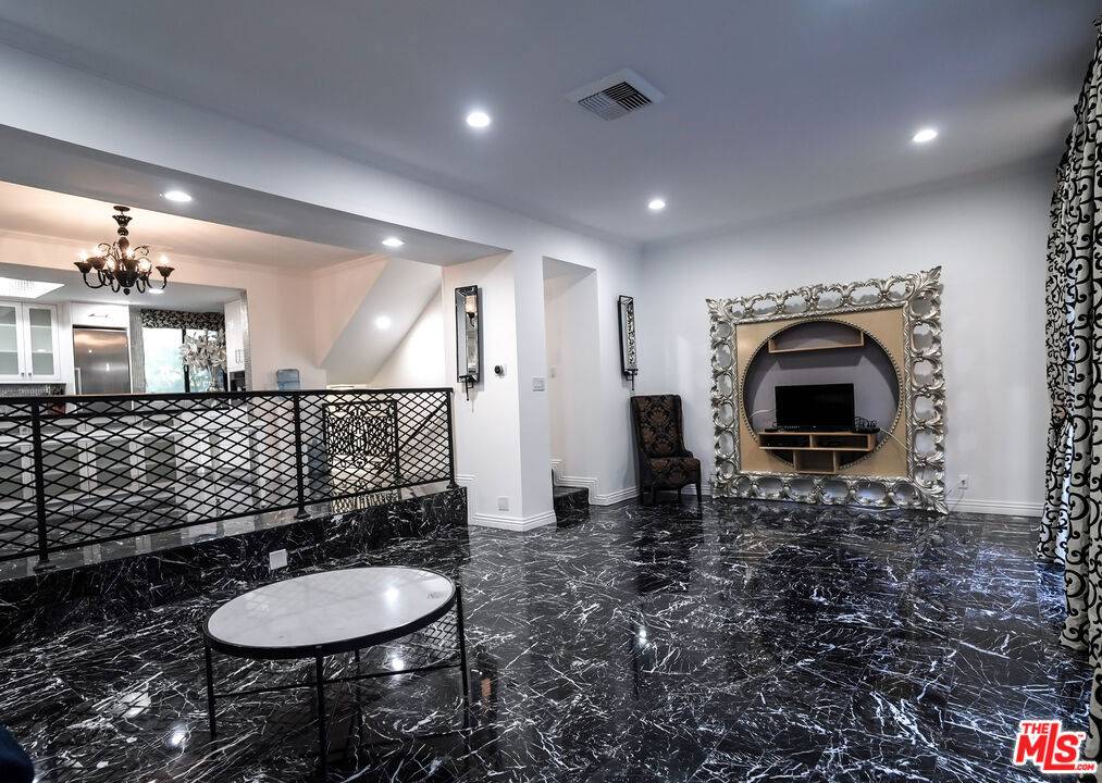 Beverly Hills, CA 90210,9321 Burton WAY #A