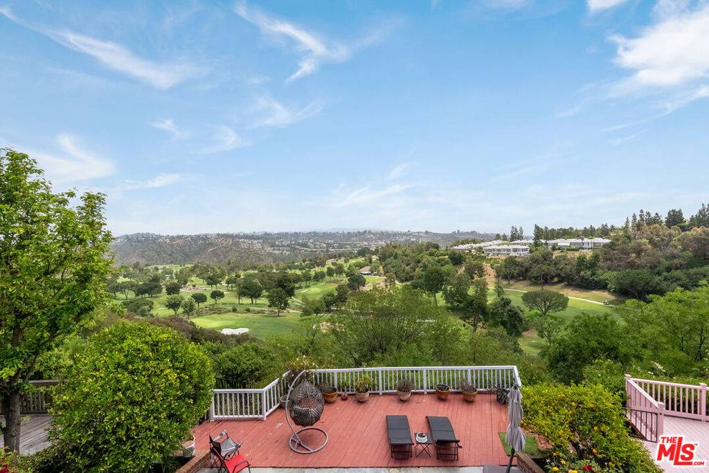 Los Angeles, CA 90049,2282 Canyonback RD