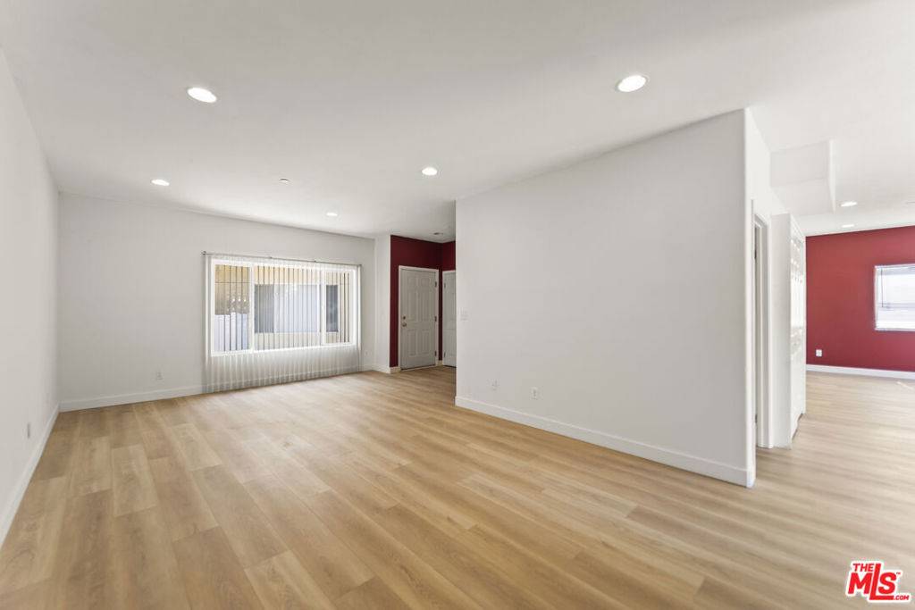 Pacoima, CA 91331,12375 Osborne PL #13