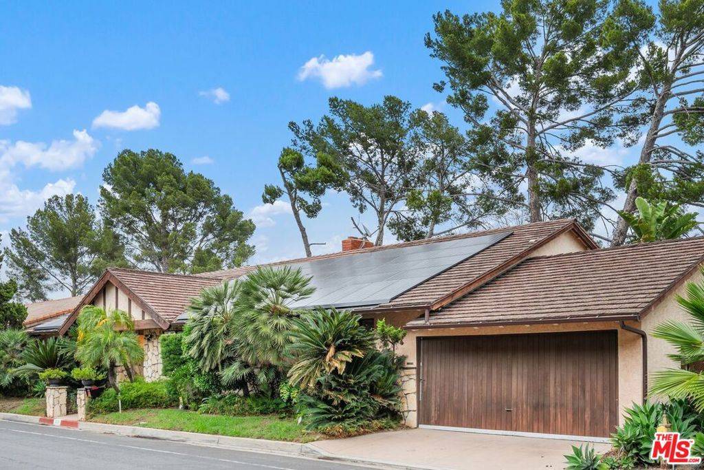 Los Angeles, CA 90046,2310 Apollo DR