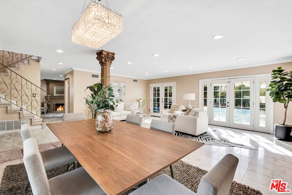 Northridge, CA 91324,8333 Topeka DR