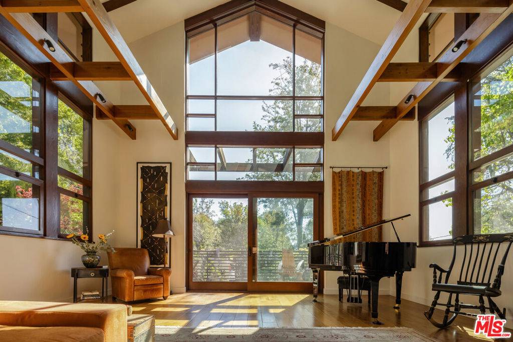 Los Angeles, CA 90046,2669 Harlesden CT