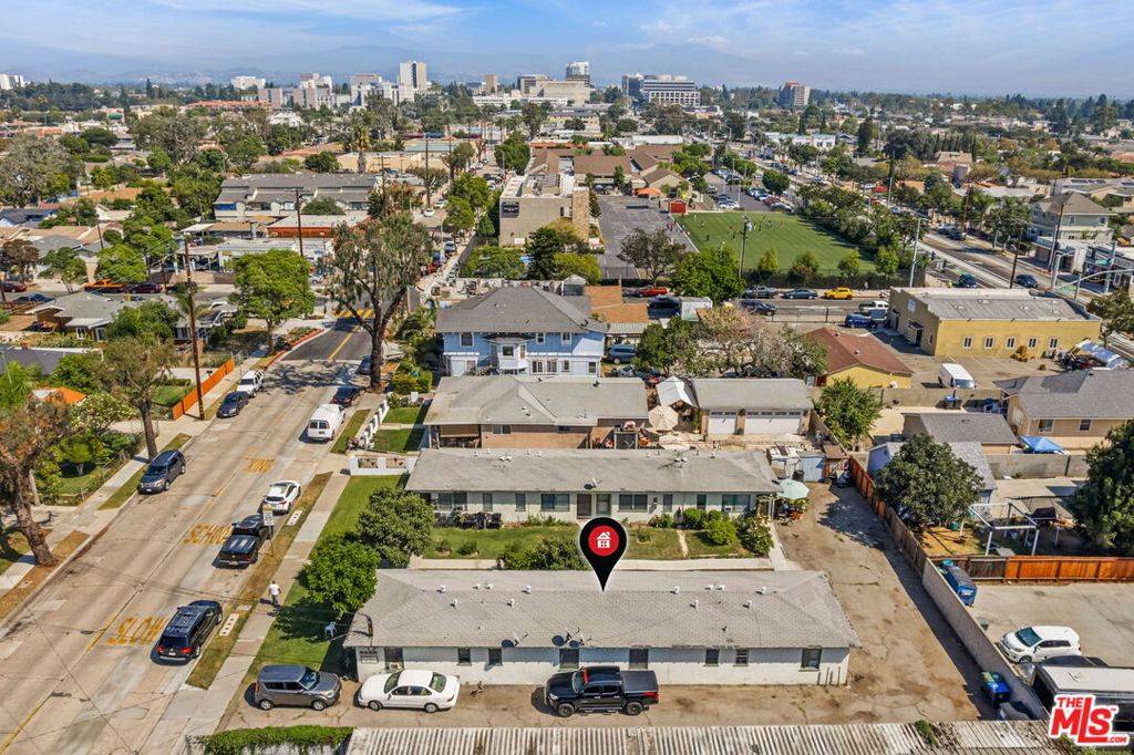 Santa Ana, CA 92703,1516 W 5th ST