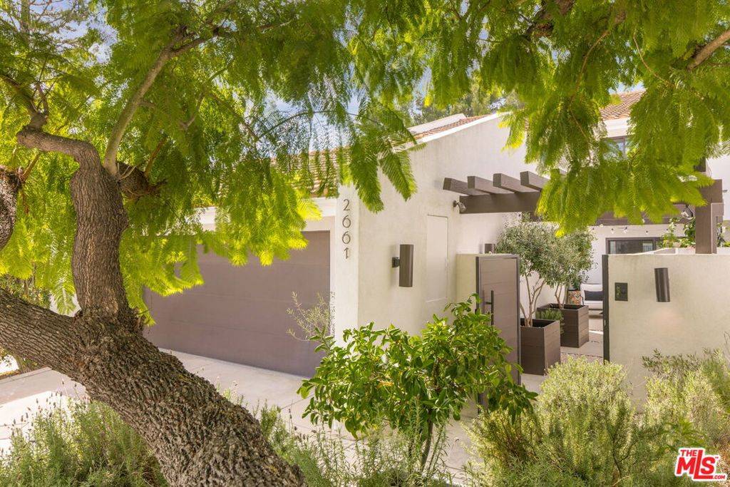 Los Angeles, CA 90077,2661 Angelo DR
