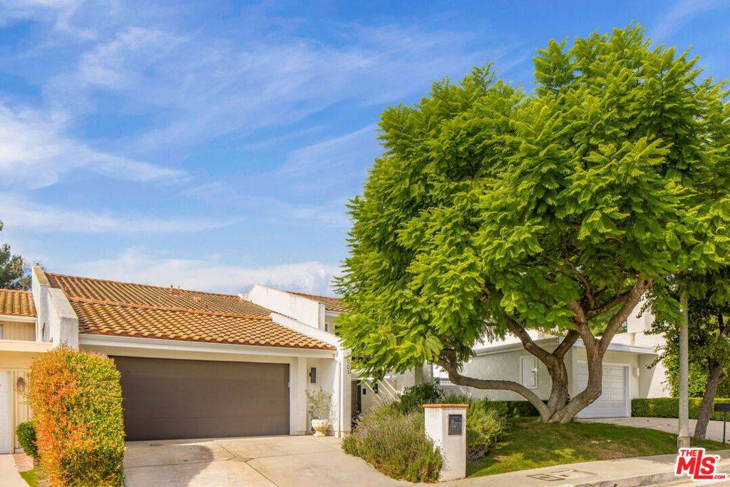 Los Angeles, CA 90077,2661 Angelo DR