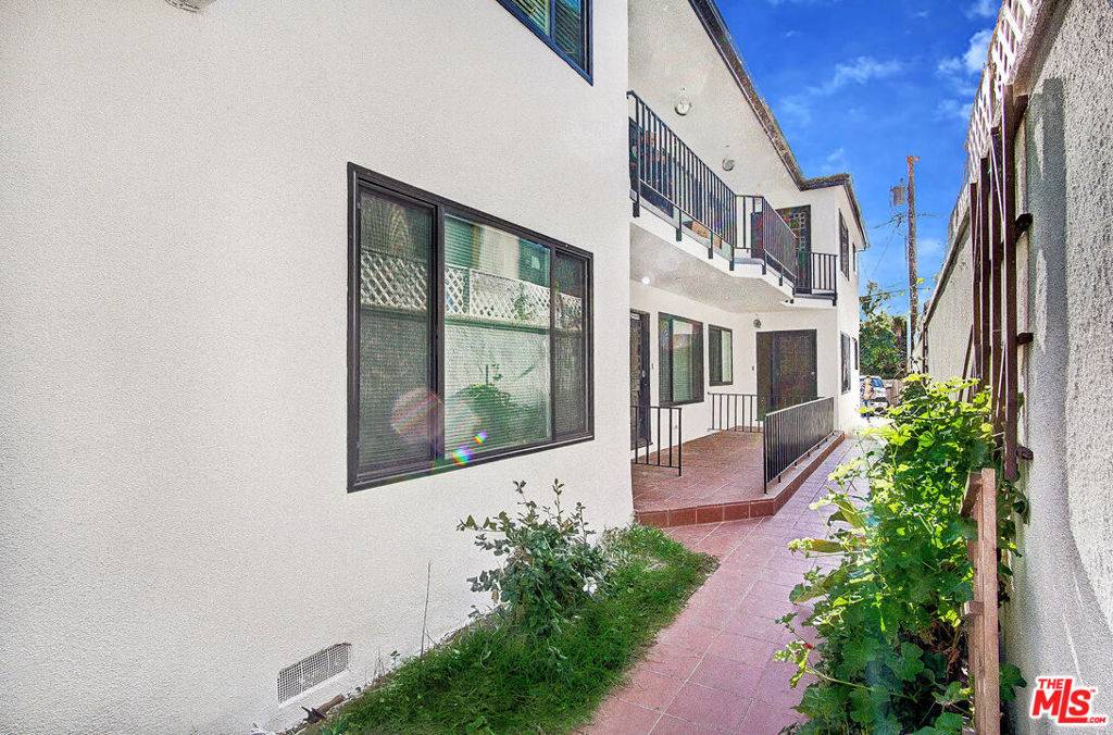 Santa Monica, CA 90402,722 Lincoln BLVD #6