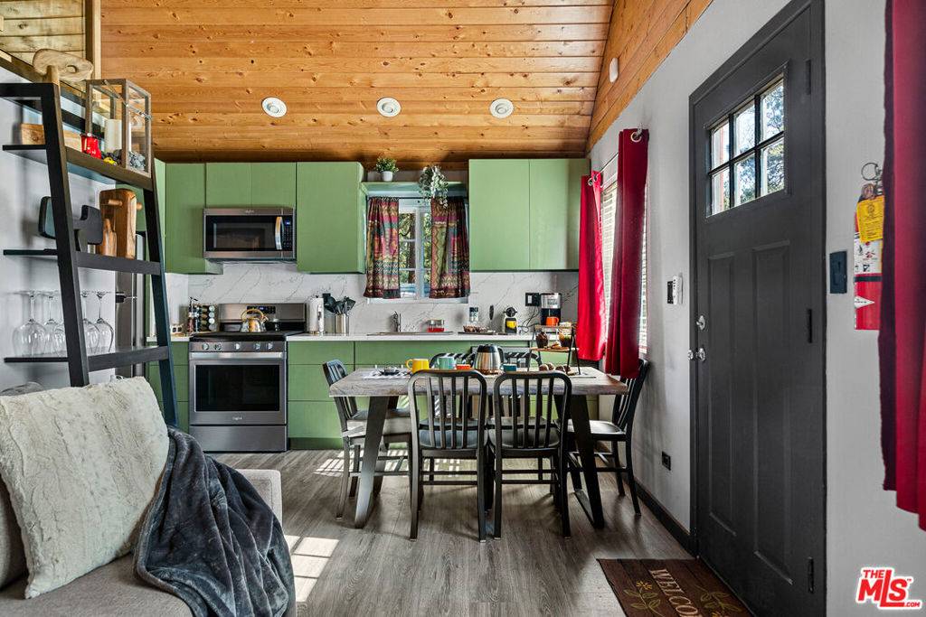 Sugarloaf, CA 92386,306 Victoria LN