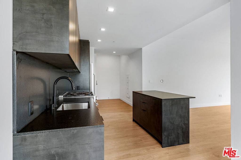 Los Angeles, CA 90034,10700 Tabor ST #PH22