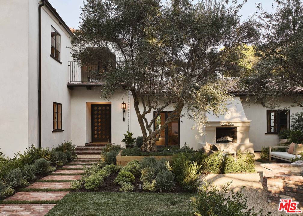 Beverly Hills, CA 90210,624 N Arden DR