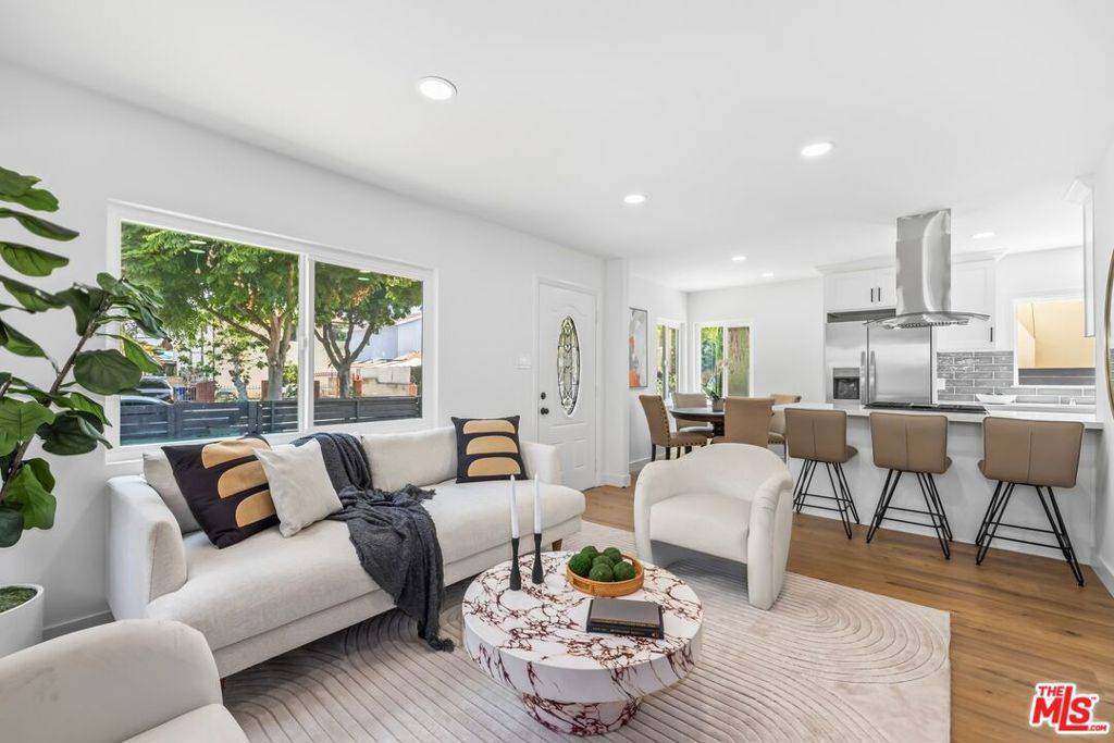 Los Angeles, CA 90039,3032 La Clede AVE