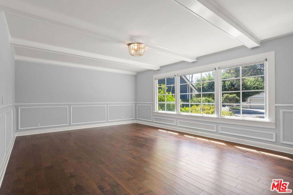 Van Nuys, CA 91406,15473 Lemay ST