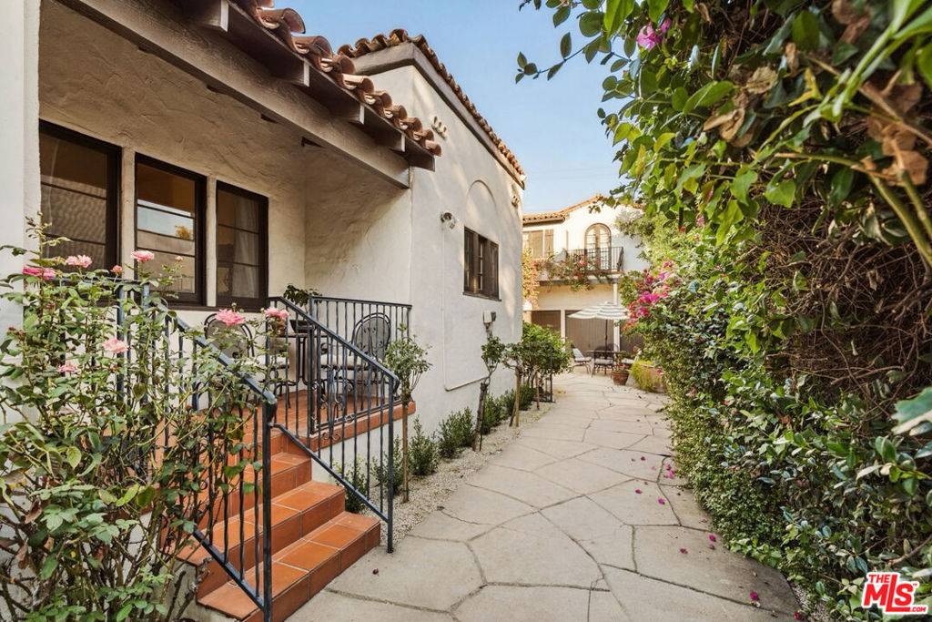 Los Angeles, CA 90046,830 N Gardner ST