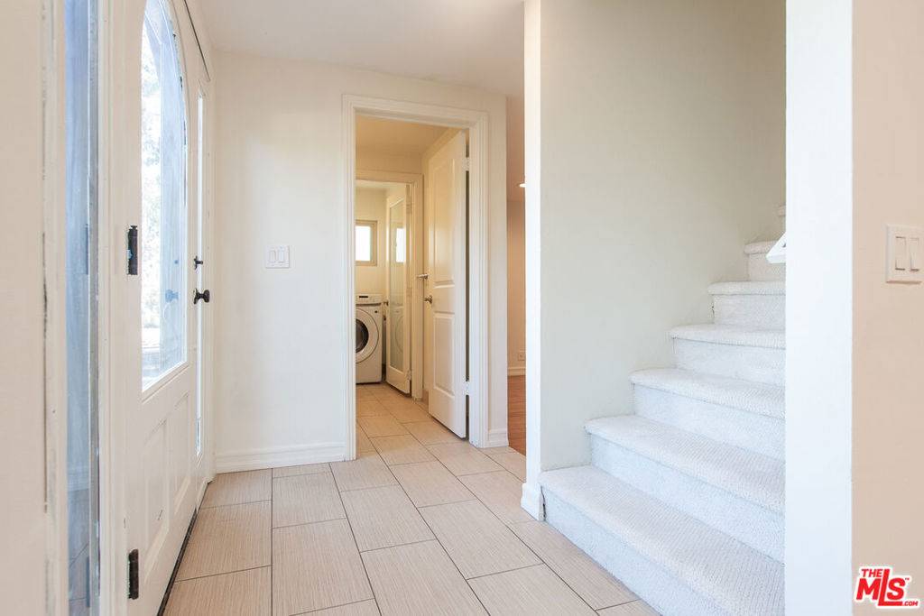 Redondo Beach, CA 90278,2320 Clark LN #1