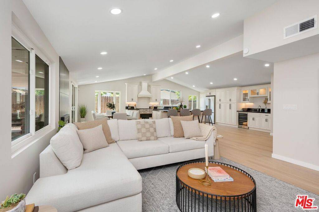 Woodland Hills, CA 91367,20626 Tiara ST