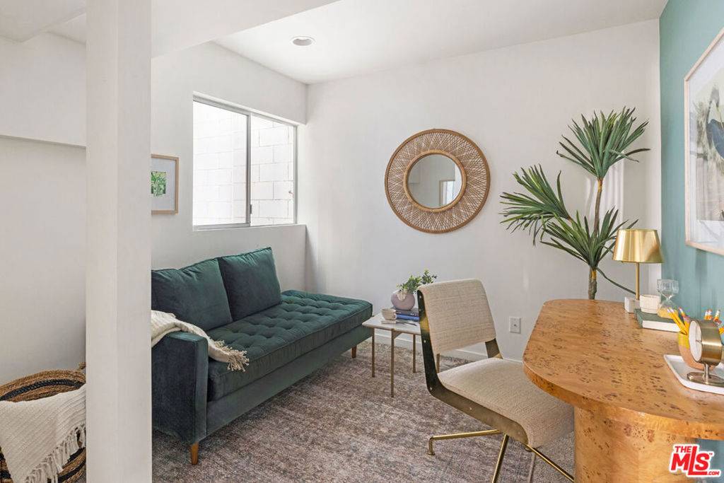 Los Angeles, CA 90039,2526 N Via Artis AVE