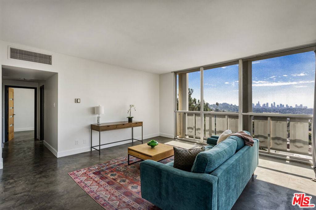 Los Angeles, CA 90027,4411 Los Feliz BLVD #901