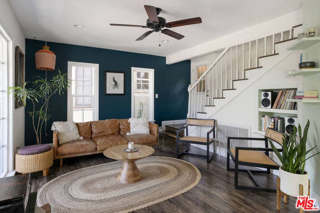 Los Angeles, CA 90039,2321 Lake View AVE