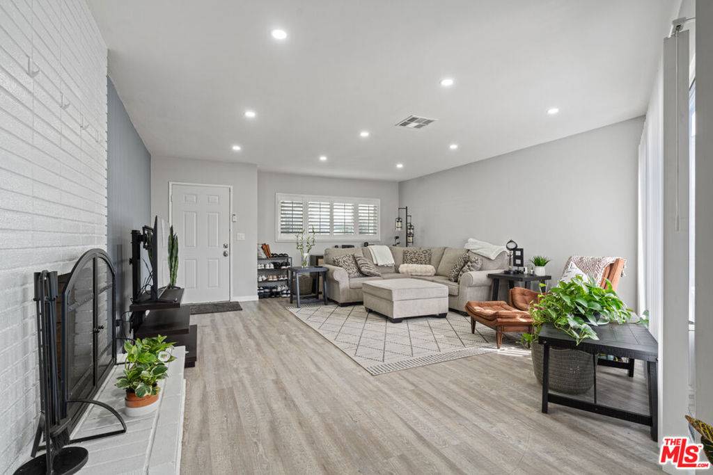 Los Angeles, CA 90056,5040 W Slauson AVE