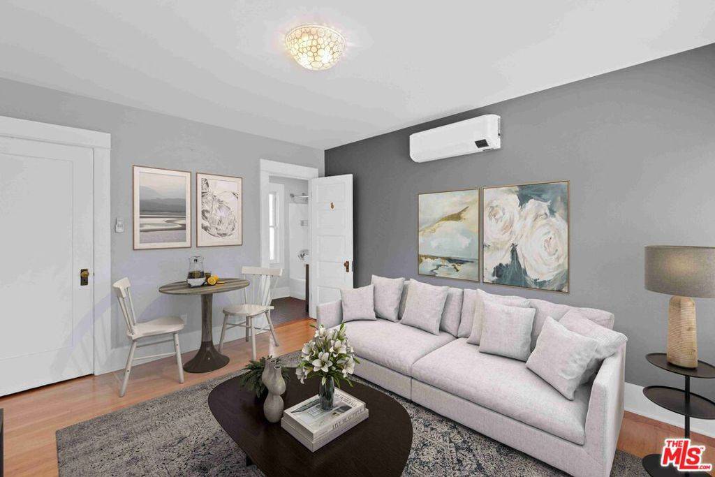 Santa Monica, CA 90405,2609 3rd ST