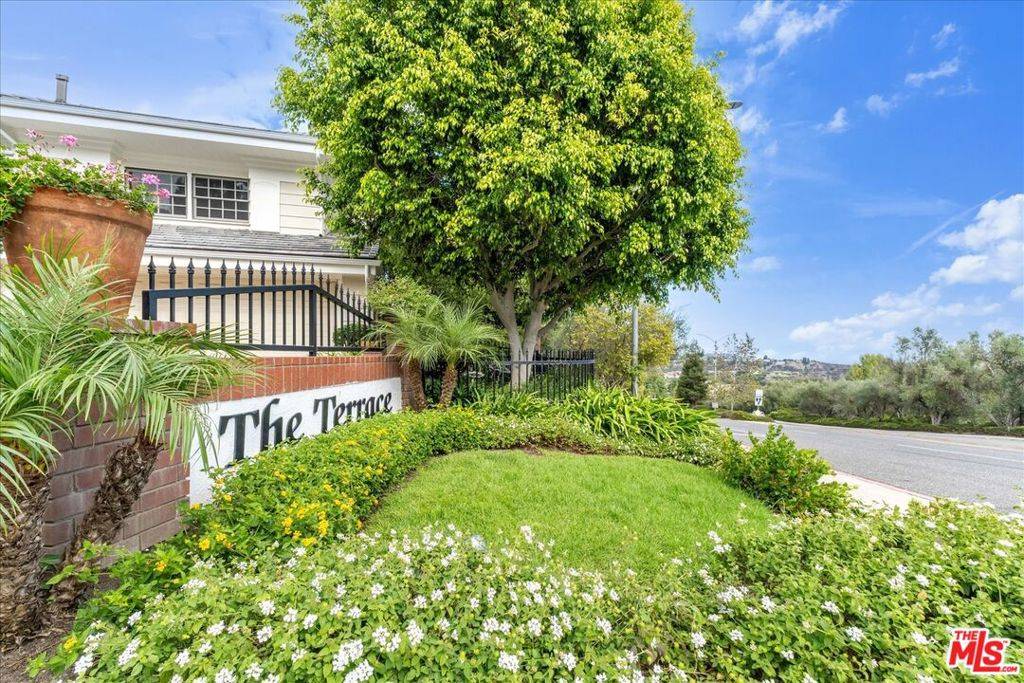 Los Angeles, CA 90049,2202 The TER
