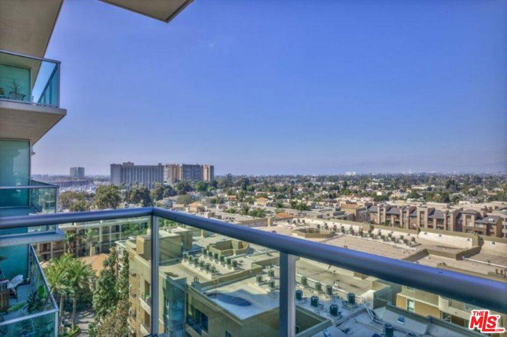 Marina Del Rey, CA 90292,13700 Marina Pointe DR #1021