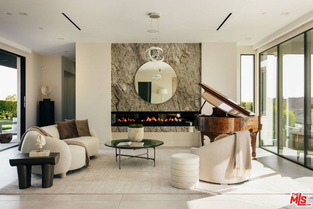 Los Angeles, CA 90049,2162 Westridge RD