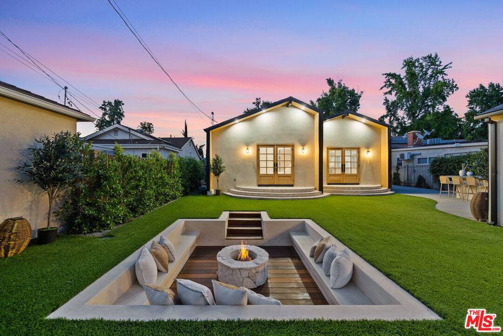 Sherman Oaks, CA 91423,14742 Weddington ST