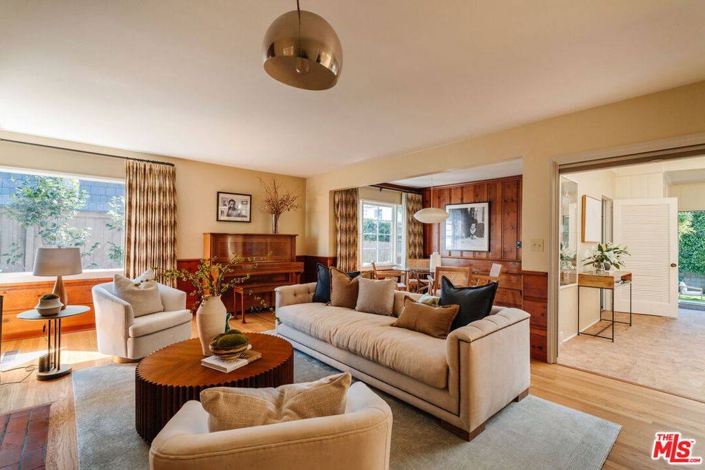 Pacific Palisades, CA 90272,415 Arbramar AVE