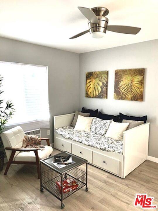 Inglewood, CA 90301,613 S Prairie AVE #10