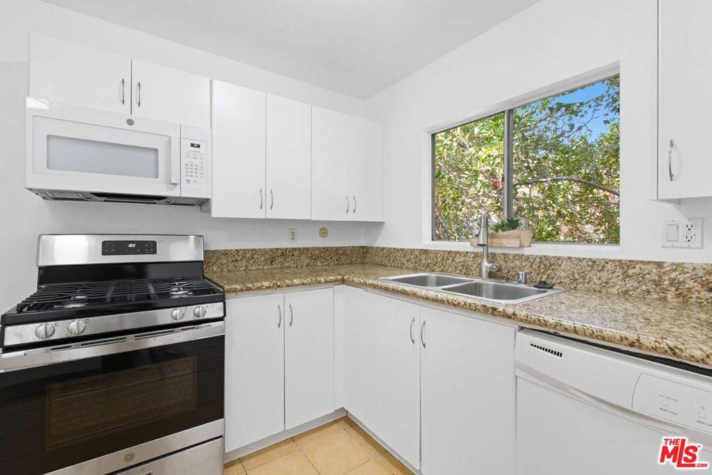 Tarzana, CA 91356,18350 Hatteras ST #253