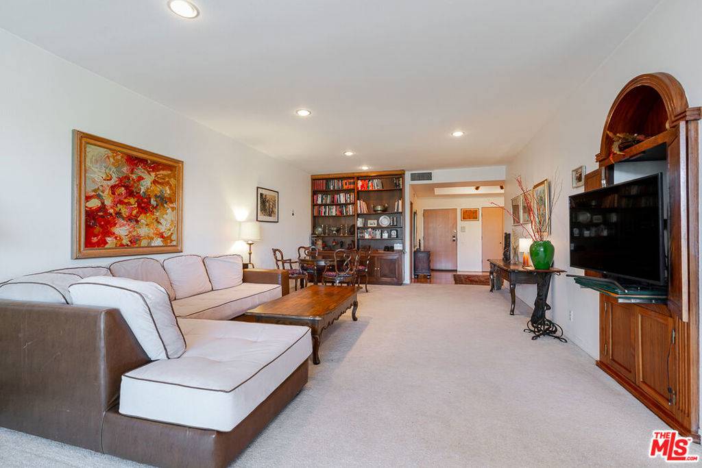 Sherman Oaks, CA 91423,4454 Ventura Canyon AVE #105