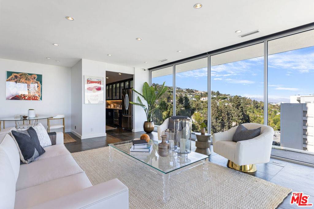West Hollywood, CA 90069,9255 Doheny RD #1006