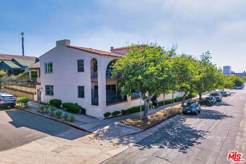 Los Angeles, CA 90026,230 N Reno ST