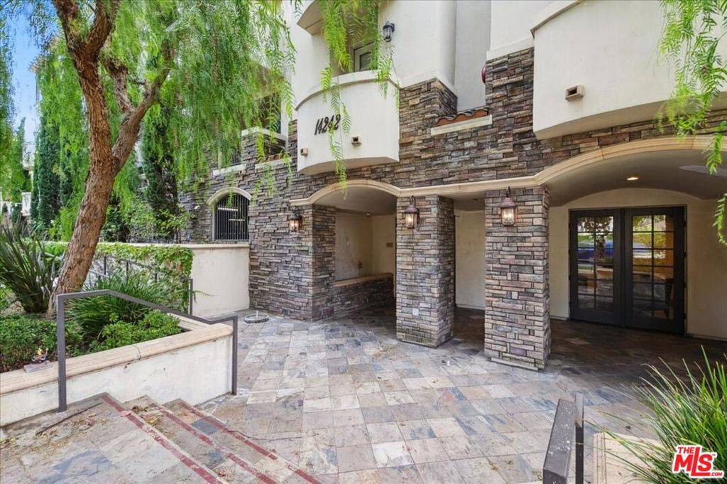 Sherman Oaks, CA 91401,14242 Burbank BLVD #103