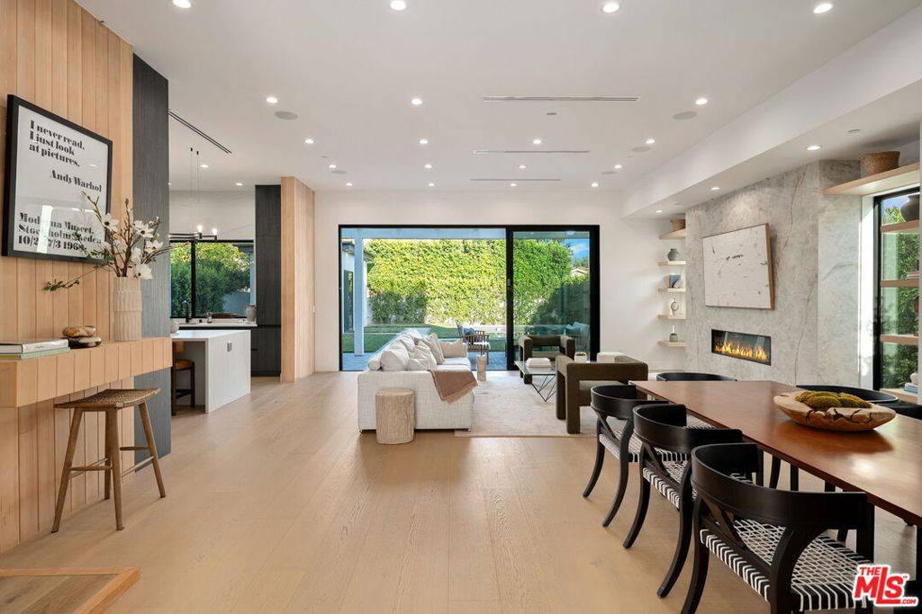 Sherman Oaks, CA 91423,4532 Calhoun AVE