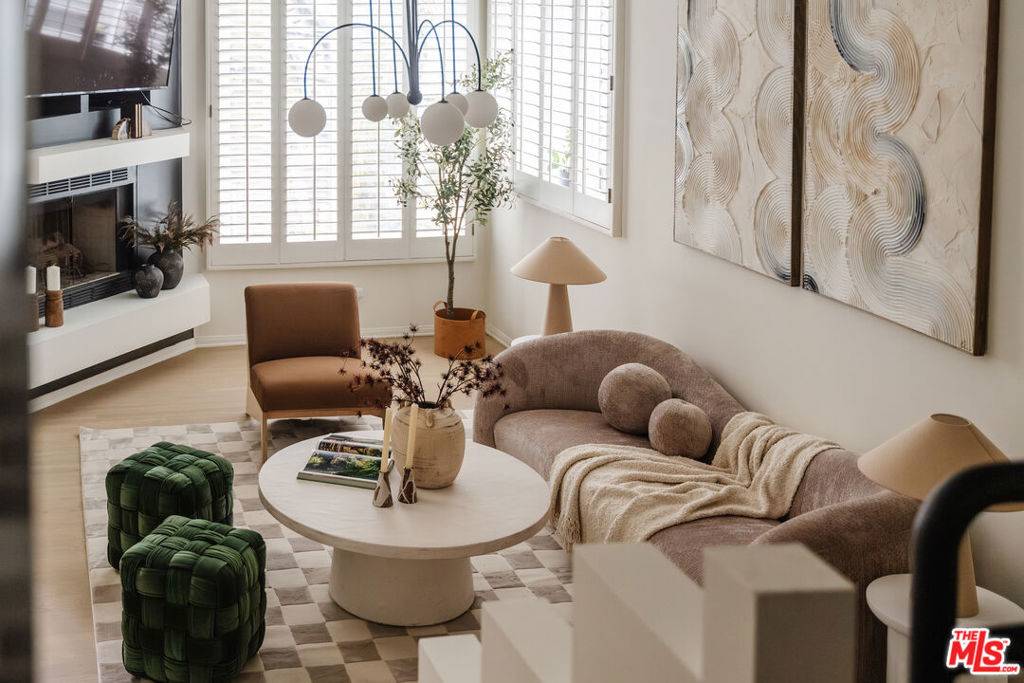 Los Angeles, CA 90046,8730 Wonderland AVE