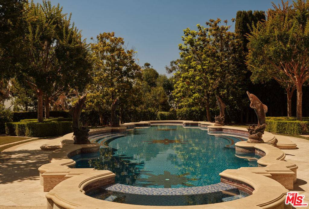 Beverly Hills, CA 90210,1420 Davies DR