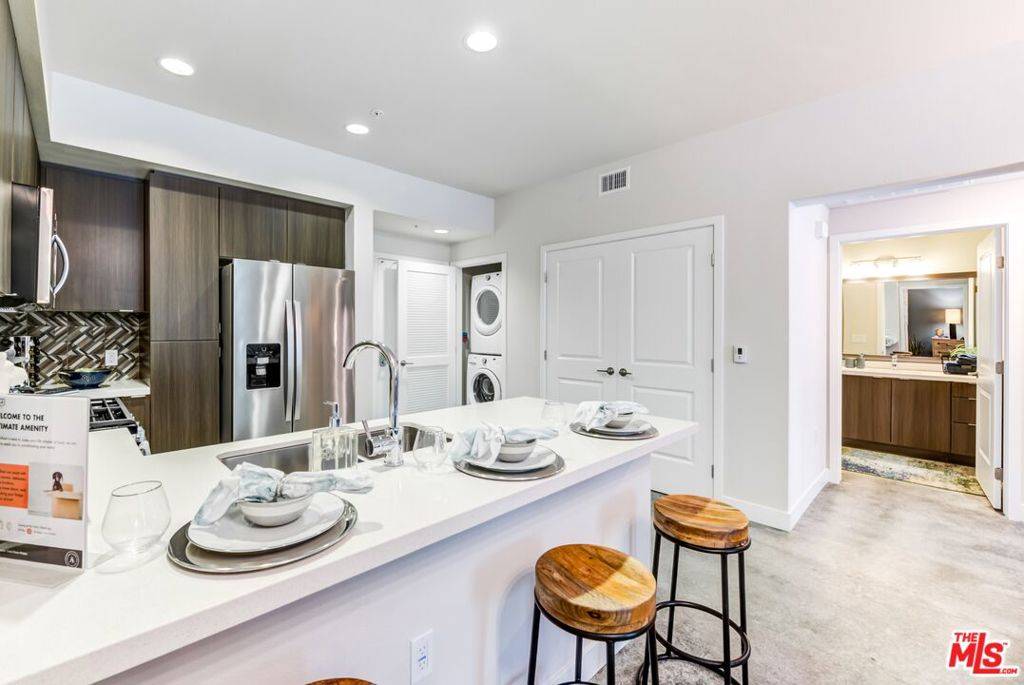 Huntington Beach, CA 92647,7290 Edinger AVE #3065