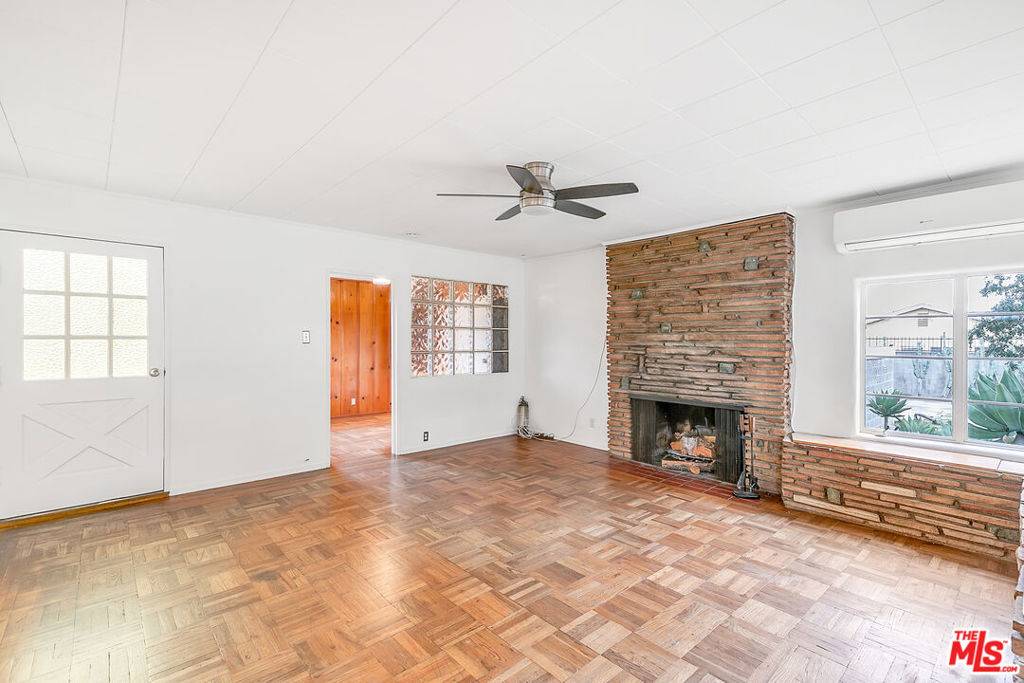 North Hollywood, CA 91605,7854 Goll AVE