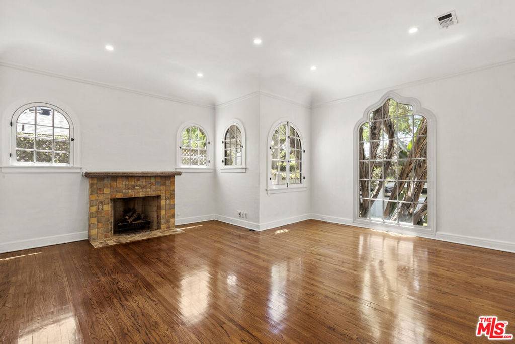 West Hollywood, CA 90048,448 Westmount DR