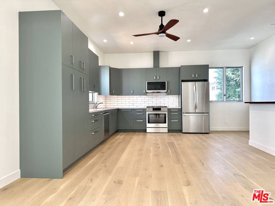 Santa Monica, CA 90404,1842 9th ST #B