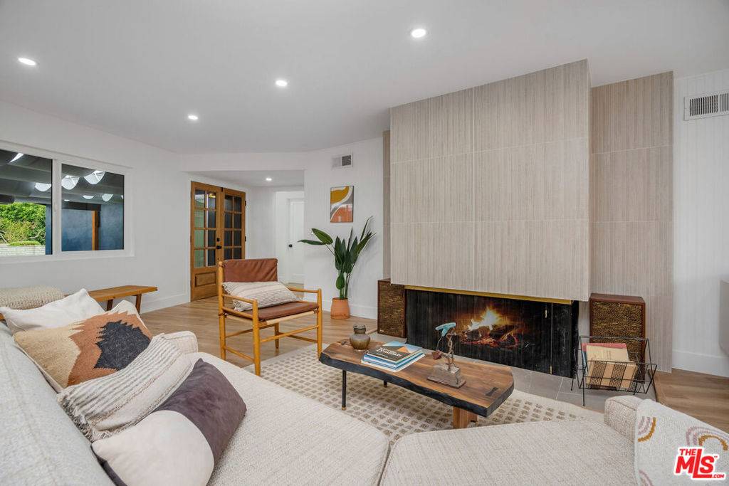 Los Angeles, CA 90042,923 Larker AVE