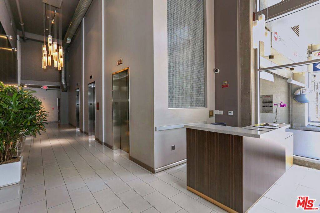 Los Angeles, CA 90015,645 W 9th ST #740