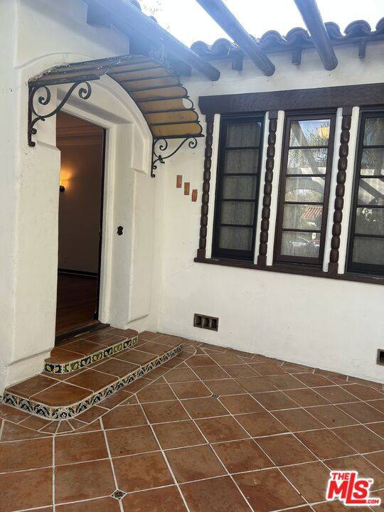 Los Angeles, CA 90048,449 N Sweetzer AVE