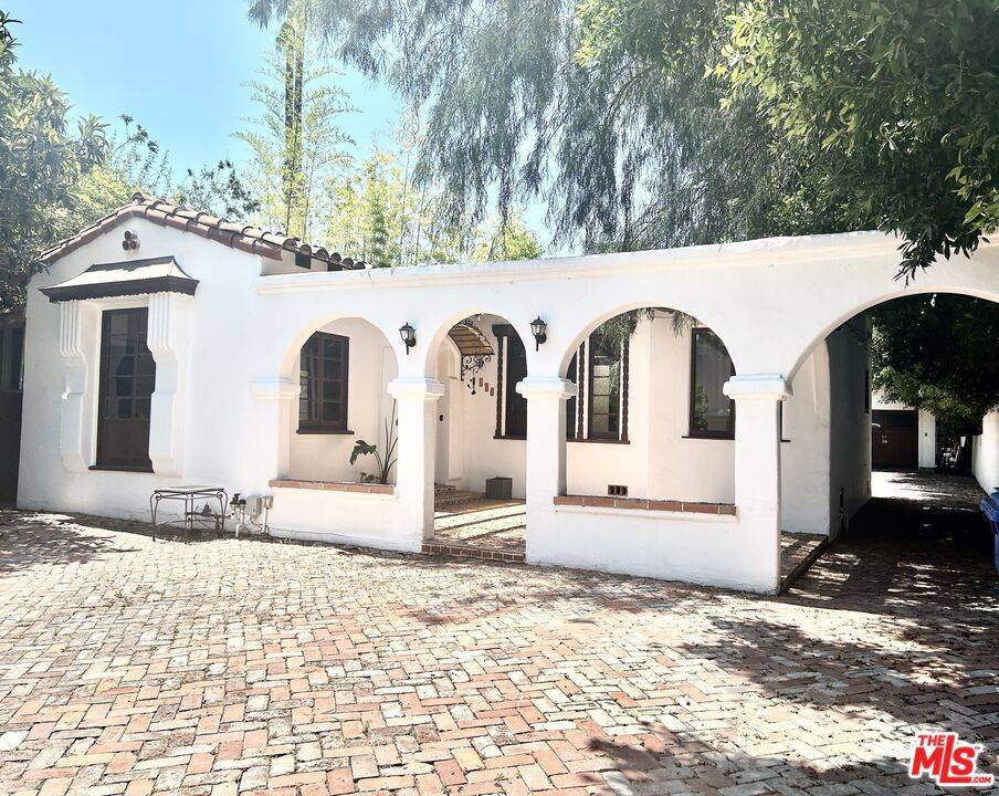 Los Angeles, CA 90048,449 N Sweetzer AVE