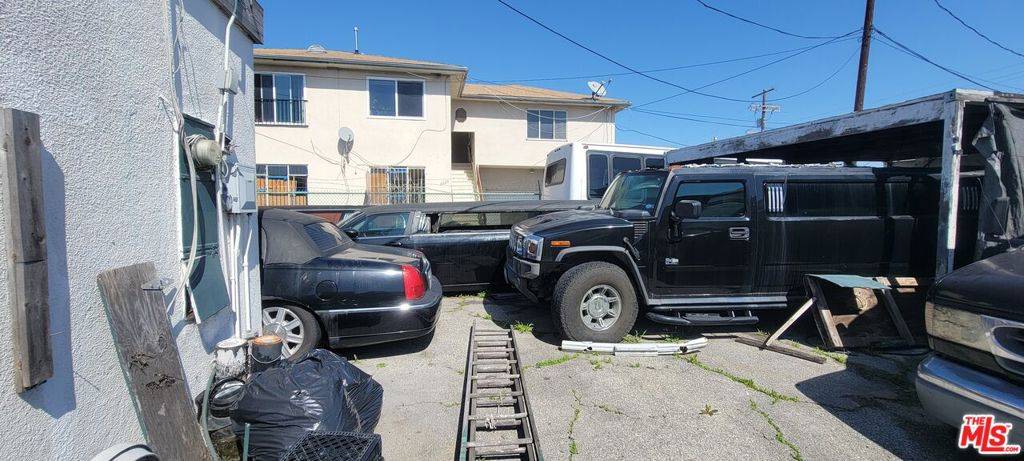 Los Angeles, CA 90043,5924 West BLVD